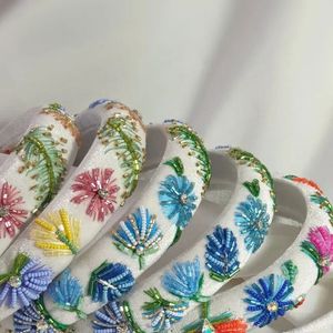 Bandeau pour cheveux brodé à la main de qualité supérieure avec un design élégant pour les mariages, les fêtes et les coiffures festives - Product Image 5