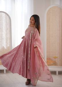 ชุดเดรส Anarkali สีชมพูปักลายคุณภาพดีที่สุด ผ้าไหมโรมันสำหรับผู้หญิง ตกแต่งด้วยงานปักเลื่อมและดีไซน์แบบไม่มีแขนเสื้อ เหมาะสำหรับงานปาร์ตี้ - Product Image 6