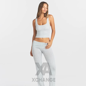 Débardeur gris en tricot pour femme, col rond, minimaliste, logo uni sur le devant, longueur courte - Product Image 3