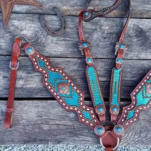 Más Vendido: Cabezada y Pechopetral para Caballo de Cuero Negro con Conchos de Estrella, Diseño Premium, Fabricado al por Mayor - Product Image 1