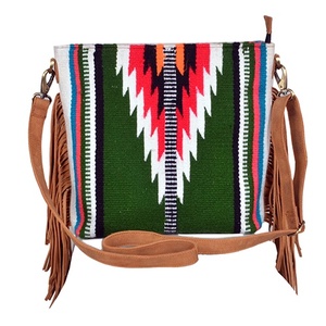 Grande trousse de toilette en cuir tissé à la main de style occidental avec des imprimés animaliers, style bohème, sac de voyage durable fabriqué en Inde - Product Image 1