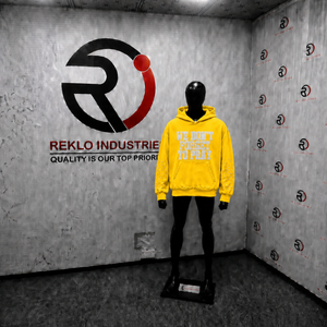 Sudadera con capucha cristiana al por mayor con cita de oración y detalles de tachuelas, cómoda, de corte holgado, con diseño llamativo en la manga. - Product Image 3