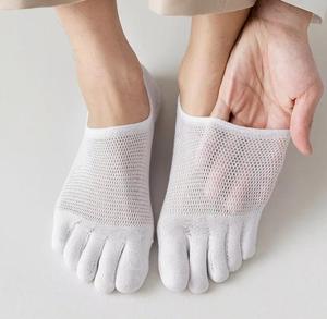 Chaussettes cinq doigts pour hommes, respirantes, tricotées, écologiques, en coton, couleur unie, style standard, pour l'été - Product Image 4