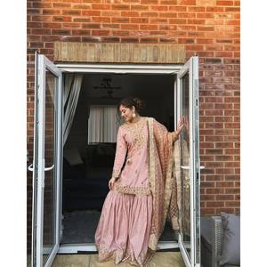 Conjunto de Salwar Kameez de Seda para Fiesta con Lentejuelas y Bordados, Talla XL - Product Image 3