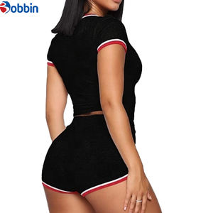 Ensembles de survêtements courts tendance pour l'été, avec logo personnalisé, pour femmes, comprenant un crop top en coton et un short moulant - Product Image 3