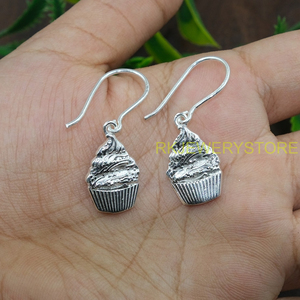 Pendientes Colgantes con Forma de Cupcake, Plata de Ley 925, Pendientes con Temática de Comida, Joyería de Postre Hecha a Mano, Regalo para Mujeres y Niñas, para Fiestas - Product Image 3