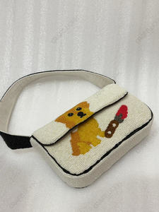 Bolso de mano indio OEM con diseño de perro bordado a mano, forro de satén, para exportación al por mayor de marca privada - Product Image 2