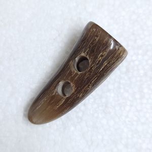Bouton à bascule 100 % véritable en corne de buffle écologique, 2 pouces, style artisanal, poli à la main, cadeau d'affaires moderne, Uttar Pradesh - Product Image 2