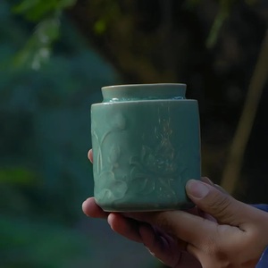 กระป๋องเก็บของลายดอกนูน ผิวเรียบเงางาม ฝาปิดแน่นสนิท ป้องกันความชื้น ตัวจัดระเบียบครัวสุดหรู - Product Image 2