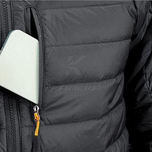 Veste matelassée d'hiver pour homme de qualité supérieure, écologique, respirante, avec capuche, logo sur le devant, rembourrage en fibre de polyester 100%, personnalisable - Product Image 6