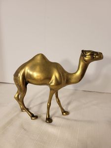 Figurine de chameau en laiton artisanale pour table basse, avec un attrait décoratif traditionnel et une finition soignée - Product Image 6
