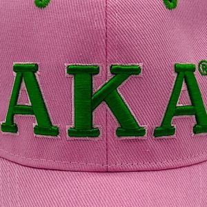 หมวกเบสบอลสีชมพู AKA ปักตัวอักษรกรีก หมวกผ้าฝ้ายแบบปรับได้ หมวกสวมศีรษะแบบสแนปแบ็คสำหรับกีฬากลางแจ้งแบบลำลอง - Product Image 3