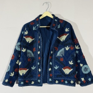 Veste TNT Navy Suzani • Manteau brodé à motifs floraux • Vêtement d'extérieur bohème fait main • Léger pour les festivals - Product Image 1