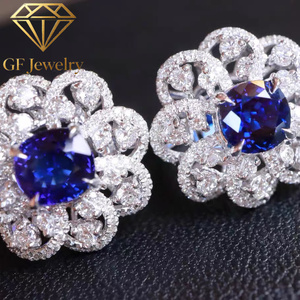 Boucles d'oreilles clous vintage Halo en or blanc 14K avec saphir bleu royal de laboratoire 2,71 ct et micro-pavé de diamants, boucles d'oreilles de cérémonie - Product Image 5