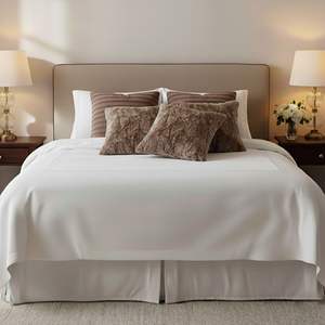 Juego de 5 Fundas de Almohada de Felpa Marrón LuxeFur y Funda de Tela para Sofá con Aspecto de Cuero Plegado Color Óxido para Decoración del Hogar - Product Image 4