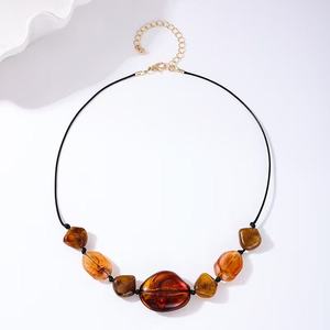 Collar de Resina con Cuentas, Joyería de Moda, Diseño de Color Único, Ligero, Accesorio Moderno para Mujeres y Niñas, para Uso Diario y Fiestas - Product Image 3