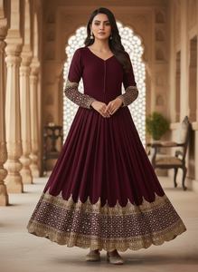 Ensemble traditionnel indien Anarkali, conçu pour les mariages, les événements culturels et les élégantes réunions familiales, disponible en gros. - Product Image 3