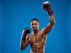 Gants de boxe en cuir noir et rouge Dumela avec logo blanc pour l'entraînement et le sparring - Product Image 5