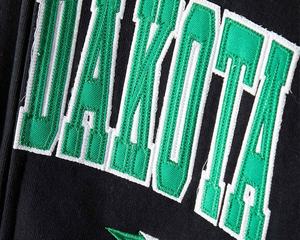 Sudadera con capucha para hombre North Dakota Colosseum Arch & Logo Tackle Twill transpirable con cremallera completa - Negra - Product Image 3