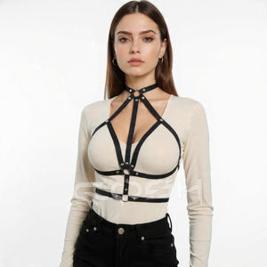 Arnés Corporal Gótico Negro con Diseño Geométrico de Diamantes y Gargantilla Integrada - Product Image 4