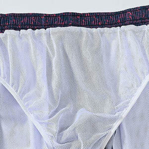 Maillots de bain confortables conçus avec une doublure en mesh et un tissu à séchage rapide pour l'entraînement en piscine et la natation en mer. - Product Image 3