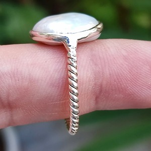 Bague en argent sterling fait main avec perle naturelle ronde sertie clos, bijou bohème, cadeau pierre de naissance de juin - Product Image 6
