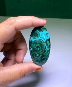 ราคาขายส่งพลอยคริสโซคอลล่ามาลาไคต์ธรรมชาติคุณภาพสูงทรงรีสำหรับทำเครื่องประดับสีเขียว ขนาดคละไซส์ - Product Image 1