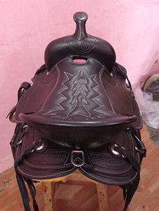 Sillín de montar Western Pleasure Trail Riding con aspecto elegante, bellamente hecho a mano, superventas, con juego de tachuelas a granel - Product Image 5