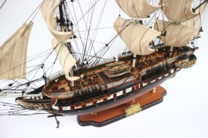 Maqueta de Velero de Madera Pintada a Mano USS CONSTITUTION, Personalizada, Antigua, Coleccionable, Temática Oceánica, de Sobremesa, Ho Chi - Product Image 4