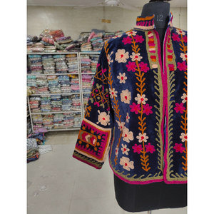 Chaqueta de terciopelo floral bordada a mano para mujer, cuello mandarín, manga tres cuartos, estilo étnico de otoño, regalo para ella - Product Image 2