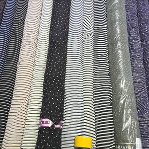 Lot de stock Jenny. Lot de tissus imprimés en mousseline de Corée, textiles variés, motifs imprimés, hijab, robe, vêtements variés - Product Image 1