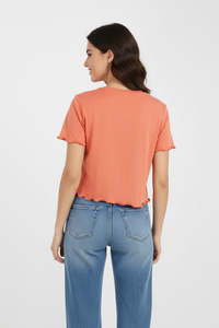 Camiseta Corta Casual con Cuello Redondo y Volantes para Mujer, Tela Cómoda y Transpirable, Color Naranja, Estilo Urbano Moderno - Product Image 2