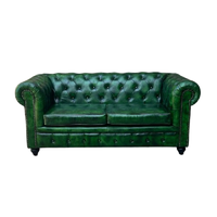 Canapé Chesterfield en cuir marron de luxe avec capitonnage profond, accoudoirs roulés, structure en bois écologique contemporaine pour salon