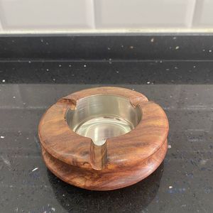 Cendrier de luxe artisanal en bois, finition naturelle, accessoire de fumeur de luxe - Product Image 1