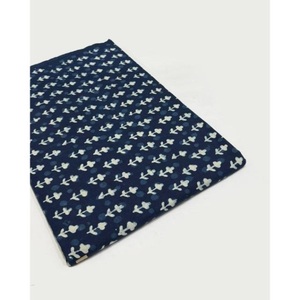 Tissu imprimé 100% coton pour robes, idéal pour les tenues décontractées et ethniques, disponible en grandes quantités. - Product Image 3