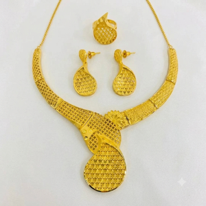 Classic Style 24K Gold-Plated Brass Women's Short Necklace with Floral Pattern Box <b>Chain</b> for Wedding or Party Use - Product Image 2