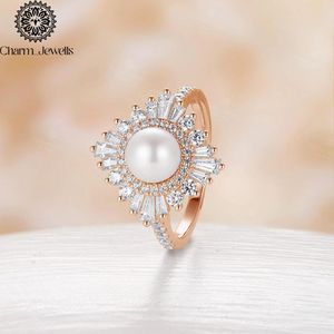 Bague de fiançailles Charm_Jewells pour femme, plaquée or rose, avec perle d'eau douce, moissanite taille baguette conique, motif floral, sertie à griffes - Product Image 4