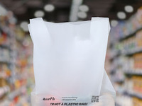 Sacs d'épicerie personnalisables imprimés flexo, thermoscellables, biodégradables et compostables en PE de qualité alimentaire de la marque UKHI