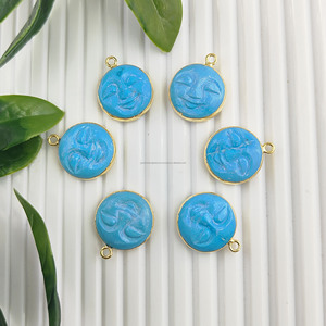 Ensemble de bijoux en laiton plaqué or faits à la main pierre semi-précieuse sculpture pendentif boucle d'oreille boucle verticale conception breloques de charme - Product Image 5