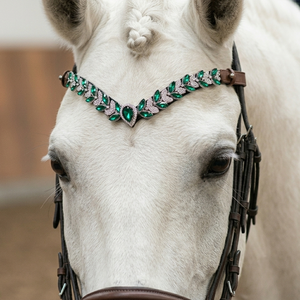 Brida de Cuero Personalizada para Caballo con Cristales Verde Esmeralda de Calidad Premium en Forma de V, Cosida a Mano, Personalizable, Adorno Ecuestre - Product Image 2
