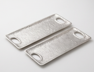 Plateau en métal lourd à texture unique effet galet, pour cuisine et salle à manger, ensemble de vaisselle en stock - Product Image 1