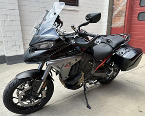 Motocicleta Deportiva Multistradas V4 S 2025 - Product Image 1