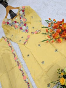 Conjuntos de Kurti y Pantalón de Crepé Francés Puro para Mujer - Product Image 4