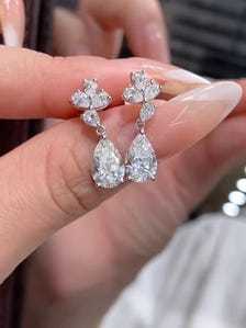 Boucles d'oreilles pendantes en diamant de laboratoire taille poire 2+2CTW |   Boucles d'oreilles de mariage certifiées IGI 2+2 CT E VS1 |   Or 9K/10K/14K/18K - Product Image 2