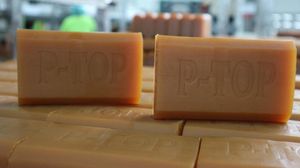 สบู่ซักผ้า P-Top Natural Eco-Friendly ความเข้มข้นสูง สำหรับซักผ้าทุกประเภท ทุกสภาพผิว ขนาดปกติ สบู่ก้อน แบบถ่ายเทความร้อน - Product Image 4