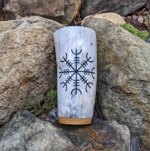 Vaso de chupito hecho a mano de cuerno de búfalo con diseño decorativo elegante, muestra gratuita para fabricantes de artículos de mesa, exportación directa. - Product Image 2
