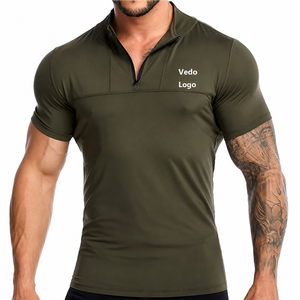 T-shirt sportif à manches courtes pour homme, vert olive, coupe ajustée, logo imprimé par transfert thermique sur le devant, en polyester tricoté, séchage rapide - Product Image 1