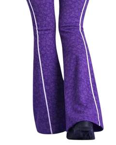 Ensemble de yoga deux pièces violet pour femme : haut court zippé et pantalon évasé taille haute avec passepoil contrastant, extensible, pour fitness et gym – Fabricant - Product Image 4