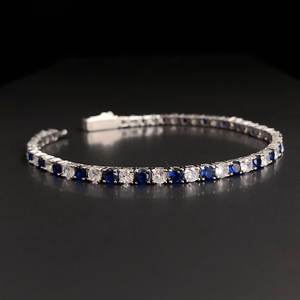 Bracelet en argent avec pierre précieuse saphir, pierre de naissance de septembre, cadeau pour femme pour anniversaire, mariage ou autre occasion. - Product Image 1