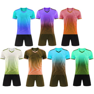 Tenue de football pour jeunes, dernier design, respirante, couleur personnalisée, uniforme de football sur mesure, meilleure qualité, vêtements de sport pour le football - Product Image 5
